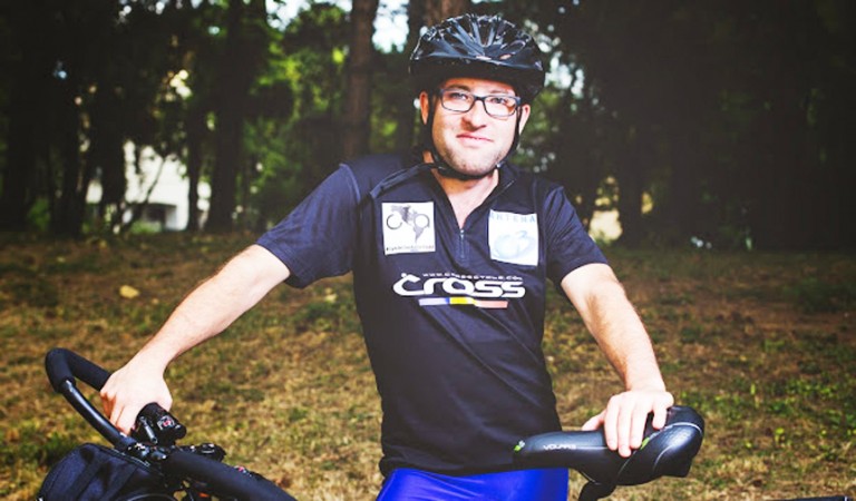 Tinarul montrealez Radu Paltineanu, la jumatatea visului de a cuceri Americile… pedalind