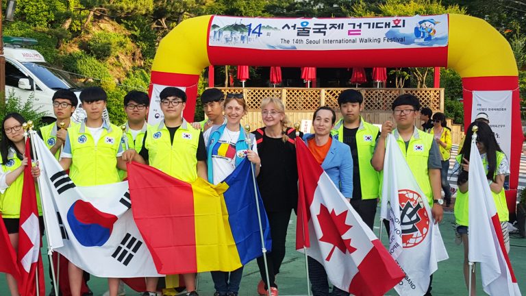 Steagurile Romaniei si Canadei, reprezentate la al 14-lea Seoul International Walking Festival