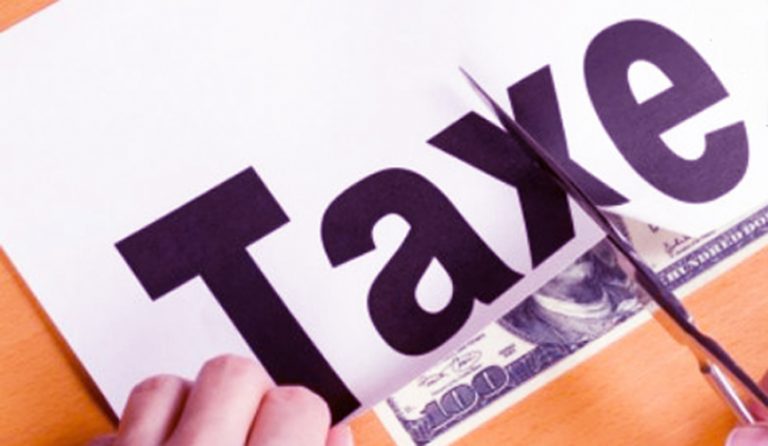 Legea care elimina 102 taxe, INCLUSIV MULTE CONSULARE, a fost PROMULGATA