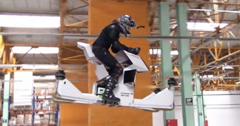 Scorpion-3 Hoversurf, motocicleta zburatoare ca in Star Wars (VIDEO)