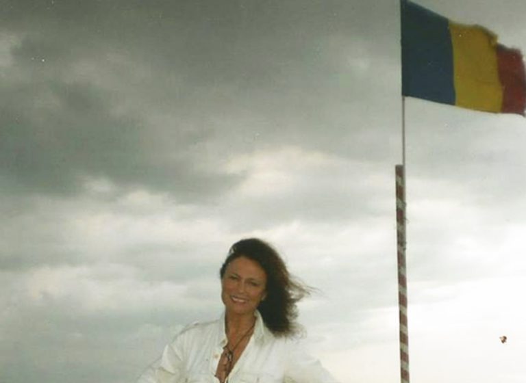 Jacqueline Bisset, de 1 Decembrie: Happy 99th aniversary of your beautiful country – Romania!