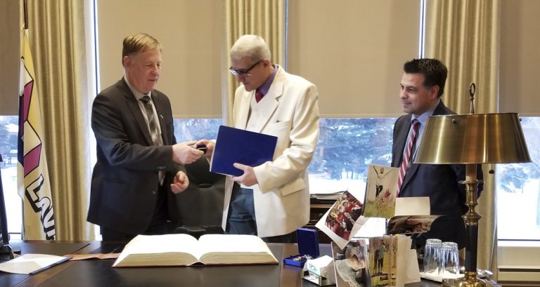 Prof. Vania Atudorei, primul roman din Canada decorat cu Medalia de argint pentru benevolat a Reginei Elisabeta a II-a