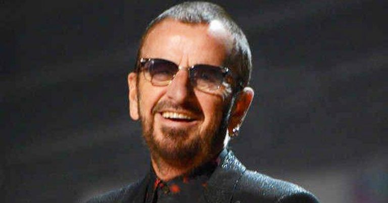 Ringo Starr (The Beatles), investit Cavaler al Coroanei Britanice la Palatul Buckingham