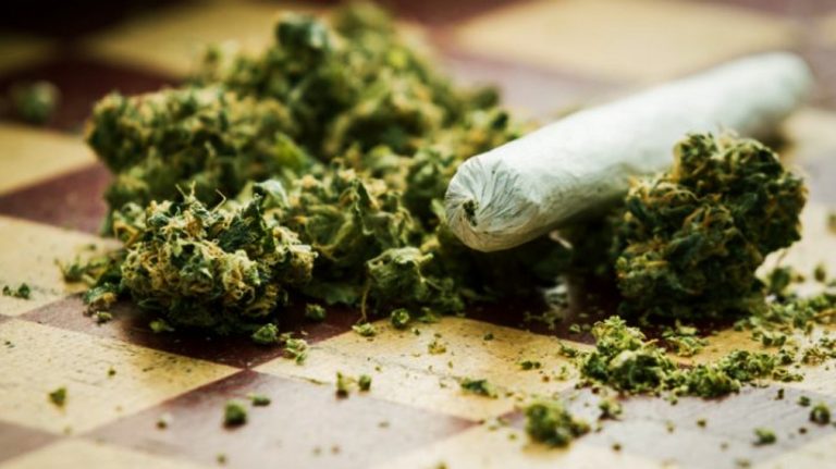 Cumpararea marijuanei cu cartea de credit ar putea duce la interdictia pe viata a accesului in SUA