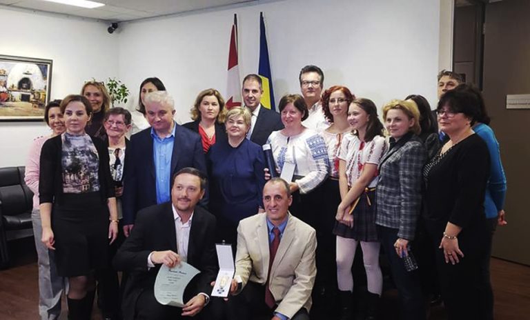 Scoala Romanesca din Toronto, decorata de Presedintia Romaniei