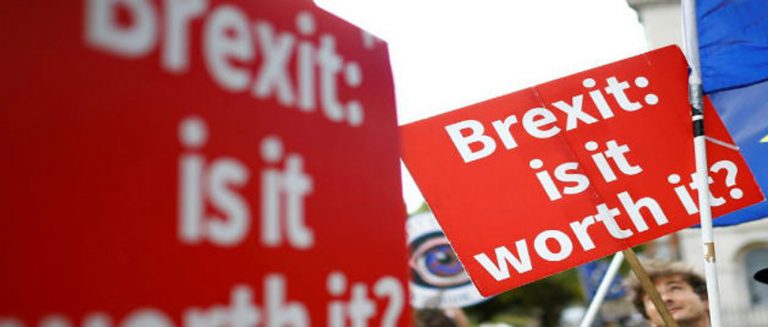 Parlamentul britanic a respins masiv acordul propus de Theresa May