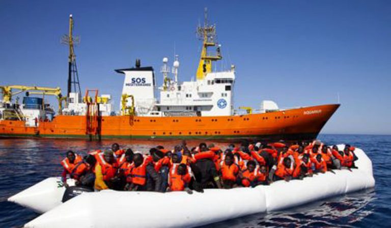 O parte dintre migrantii opriti in Sicilia va fi trimisa in Romania