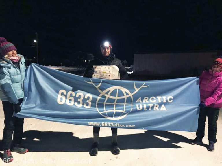 Un roman a castigat cursa de 120 mile a ultramaratonului de la Polul Nord. Alt roman continua cursa de 380 mile