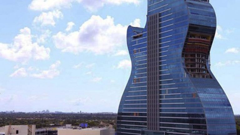 Primul hotel din lume in forma de chitara