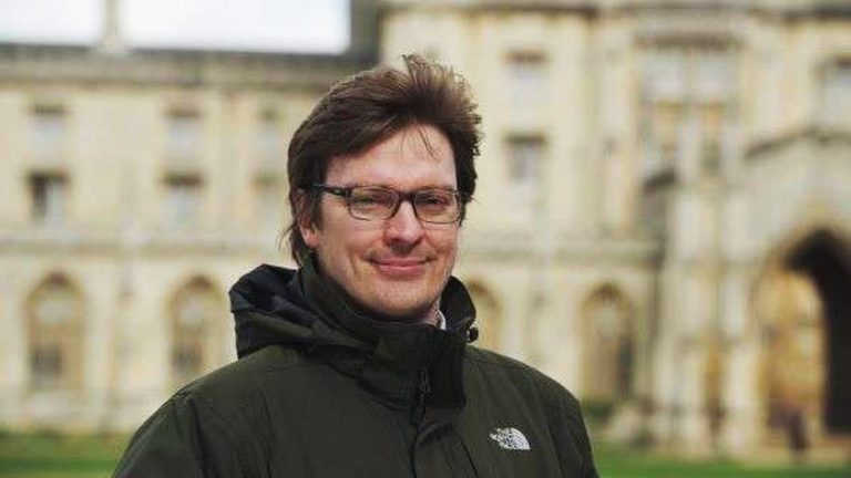 Roman de la Cambridge, in echipa care a realizat frunza artificiala ce produce gaze curate