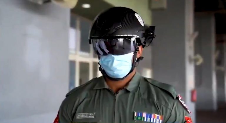 VIDEO – Politia din Dubai foloseste casti inteligente pentru scanarea calatorilor din transportul public