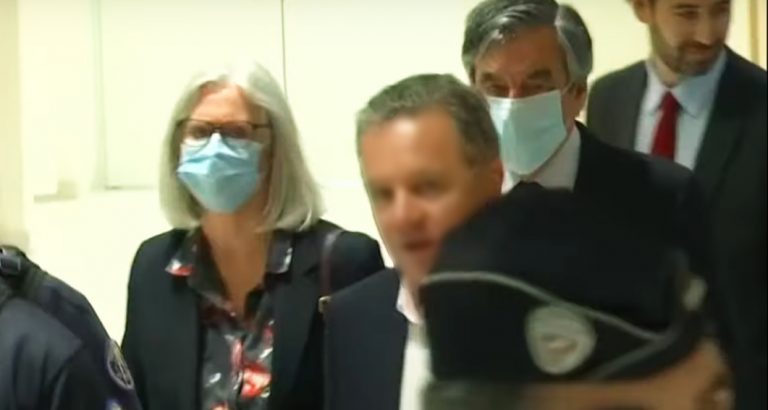 Fostul premier Francois Fillon, CONDAMNAT la 5 ani inchisoare. Sotia sa, 3 ani cu suspendare (deturnare fonduri)