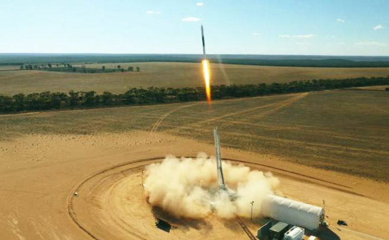 Racheta propulsata cu… parafina